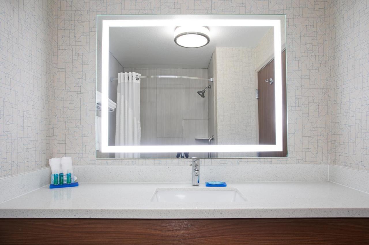 Holiday Inn Express Hotel & Suites Fort Collins By Ihg Ngoại thất bức ảnh