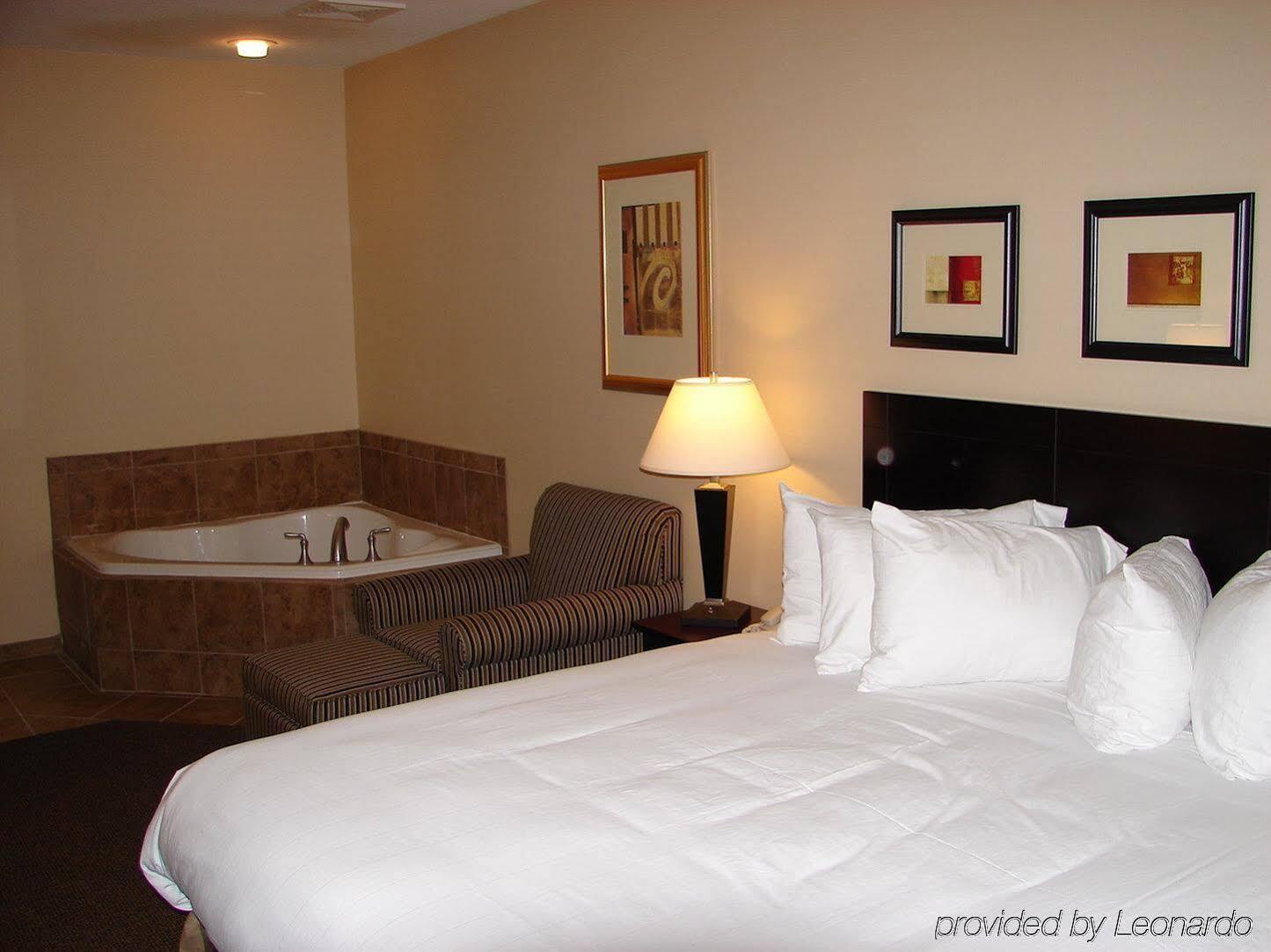 Holiday Inn Express Hotel & Suites Fort Collins By Ihg Ngoại thất bức ảnh